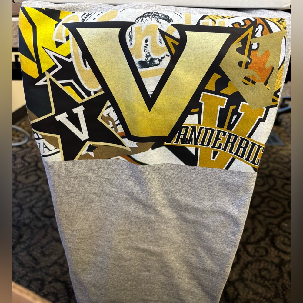 New Vanderbilt Graphic Gray T-Shirt size Large